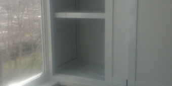 Холодное прямое остекление, внутренняя отделка пластиком и установка шкафа