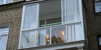 Холодное раздвижное остекление балкона по-французски. Алюминиевый профиль